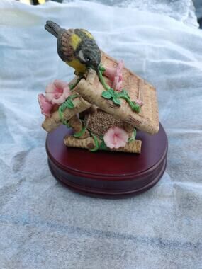 Bird music box vintage